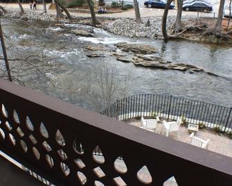 Helendorf River Inn, Suites & Conference Center - Helen - Balcony