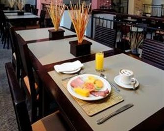 Peermont Metcourt Inn at The Grand Palm Resort - Gaborone - Restaurante