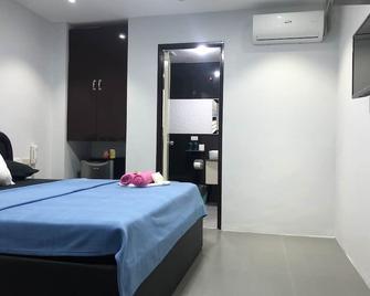 Out Back - Olongapo City - Slaapkamer