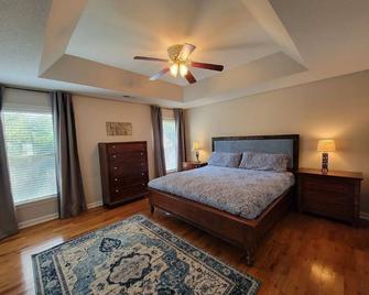 Quiet Comfort - King, Queen, and Twins in Charming - Cozy Home - Madison - Bedroom