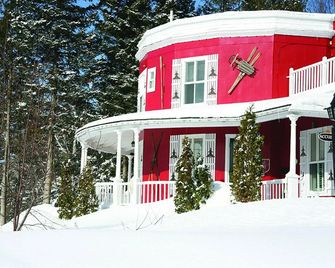 Auberge De La Tour Du Lac - Sainte-Agathe-des-Monts - Gebäude