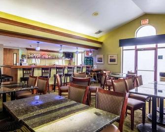 2 Cozy Rooms in Cranberry Township with Easy Access to Pittsburgh Attractions - Cranberry Township - Restaurant