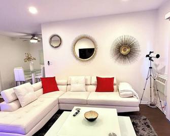 Chic apartment in the Heart of Beverly Hills 90210. Extremely walkable. - Beverly Hills