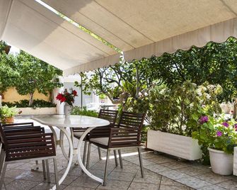 Tzivras Two-Bedroom Apartment - Lassi - Innenhof