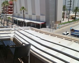 Hostal Saturno - קאלה מיור - מרפסת
