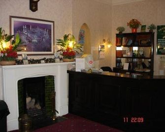 Victoria Park Hotel - Manchester - Front desk