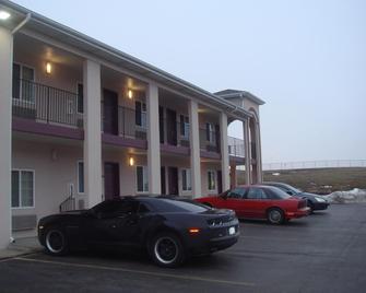 Townhouse Inn & Suites Omaha - Omaha - Toà nhà