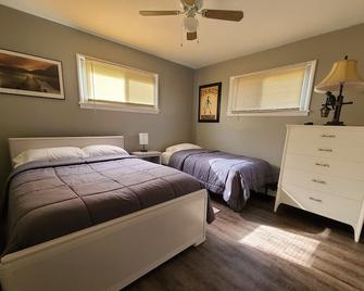 The Railroad Ranch Station 2 - Youngstown - Bedroom