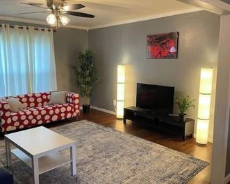 The Cozy Cumberland - Wichita Falls - Living room