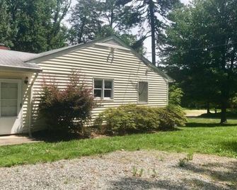 Cozy House for Business or Weekend Hideaway - High Point - Bygning