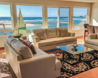 Breathtaking Bay And Ocean Views! - Tillamook - Soggiorno