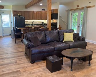 Fisherman's Dream Location By Salmon River! Lake Ontario Sandy Beaches! - Pulaski - Huiskamer