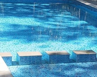 Mainland Resorts & Spa by Kolaahalam - Yercaud - Piscina