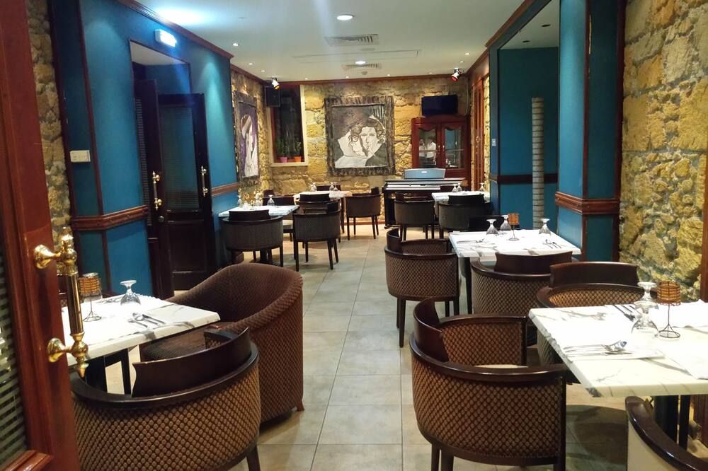 كاستيلي هوتل