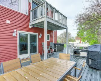 7 Mi to Cedar Point: Retreat w/ Hot Tub & Gazebo - Huron