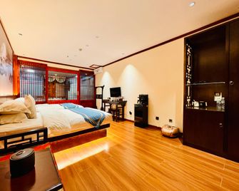 Heshun Youran丨Intelligent guest control king bed room near Zhongyi Night Market in Lijiang Old Town - Lệ Giang - Phòng ngủ