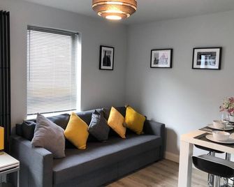 City Centre Townhouse-3 Bedrooms & Parking - Excellent Location - Belfast - Sala de estar