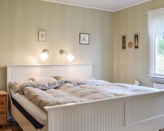 Amazing home in Bergshamra with WiFi - Bergshamra - Schlafzimmer