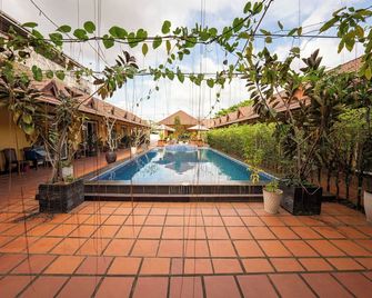 Hello Kampot Resort - Kampot - Bazén