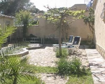 L'Escala: House / Villa 6/9 people - l'Escala - Innenhof