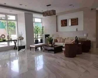 Arah Laidback Studio Staycation - Manille - Hall d’entrée