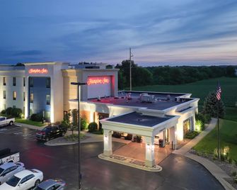 Hampton Inn Tomah - Tomah - Building