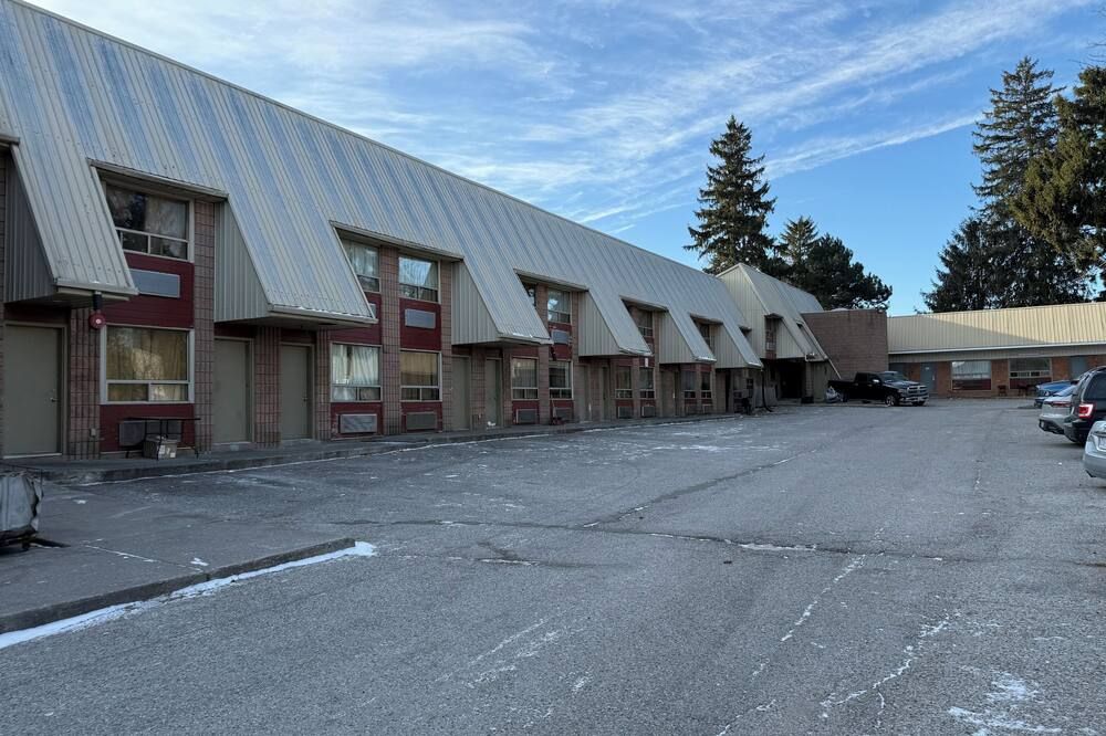 Idlewood Inn - Toronto - Building
