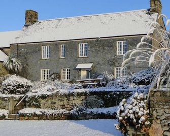 Degembris Farmhouse - ניוקי - בניין