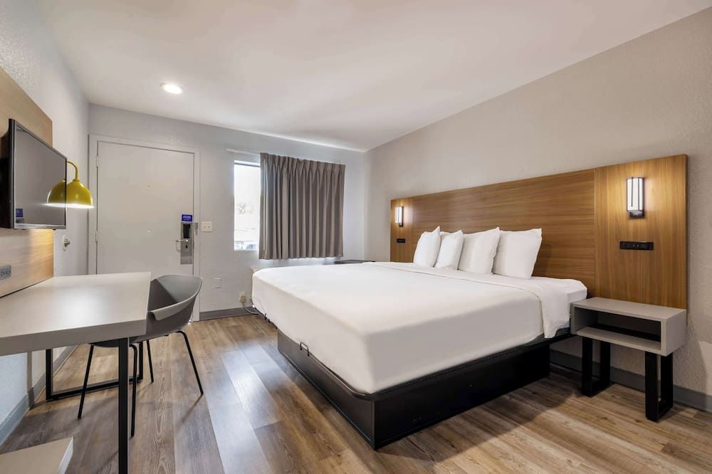 Motel 6 Santa Ana, CA - סנטה אנה - חדר שינה