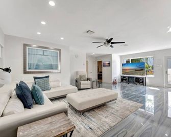 Daddy House-victoria Park With Pool - Fort Lauderdale - Living room