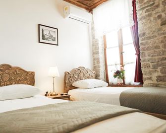 4 Rooms Hotel - Gjirokastër - Slaapkamer
