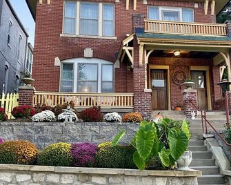 The Edmond an 1887 Arts & Crafts gem - St Joseph
