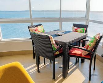 U-GO Edificio Playa Mar en El Laguito - Cartagena - Dining room