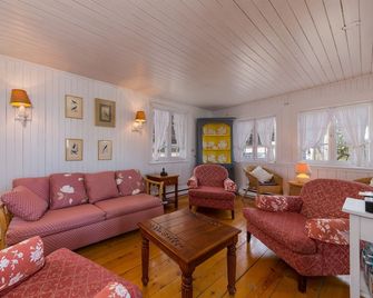 Charming cottage in La Malbaie Charlevoix - Ла Малбе - Вітальня