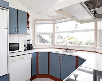 Spacious Holiday Home in Millinge With Whirlpool - Millinge - Cocina
