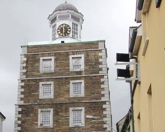 Spacious Townhouse - Youghal - Gebäude