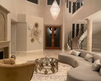 Lake Front House Three months rent or more\n - Las Vegas