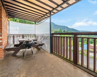 Gapyeong Botanical Pension - Gapyeong - Balcony