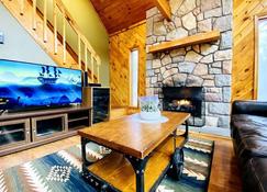 Knoll by the Lake-7 minutes to skiing - Lake Harmony - Comedor