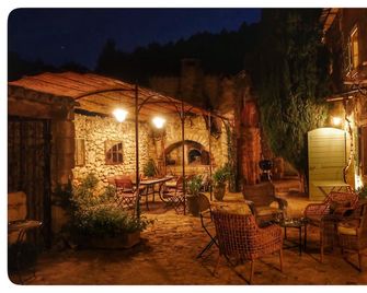 Authentic renovated farmhouse in the Luberon, Provence, heated private pool - Menerbes - Binnenhof