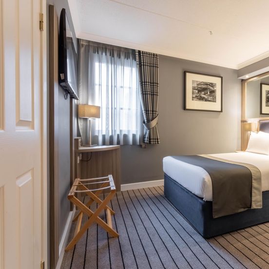 Bedroom view of Holiday Inn Glasgow - City Ctr Theatreland