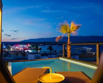 Noa Glamping Resort - Kolan - Pool