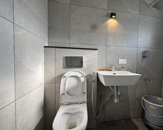 Hotel River View - Tiruchirappalli - Bathroom