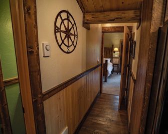 Serene 1-bedroom Cabin in Beautiful Libby Montana - Libby - Коридор
