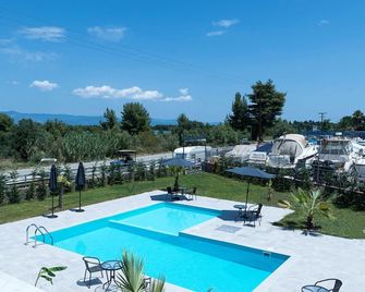 Aquamare Studios - Pefkochori - Pool