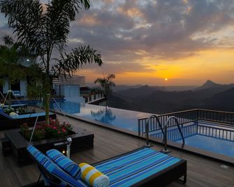 The Panoramic Getaway - Munnar - Balcon