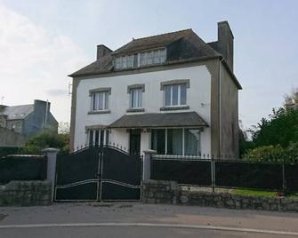 Large family house with Park in Central Brittany - Maël-Carhaix - Edificio