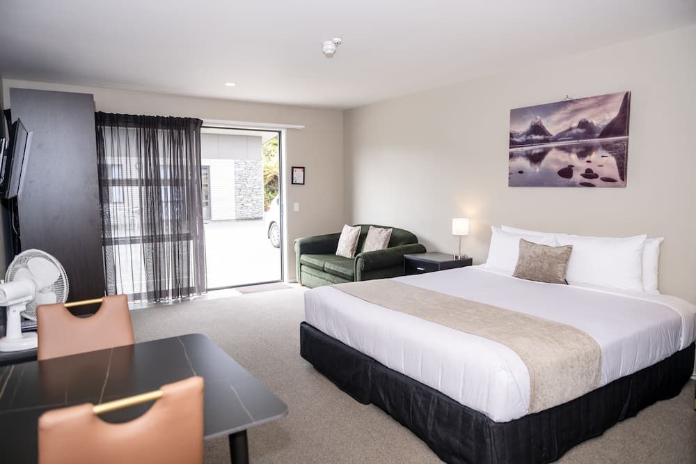 58 On Cron Motel - Franz Josef Glacier - Sovrum