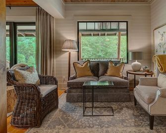 Walnut Grove 11-BR Lodge: corporate retreats & reunions - on 265 private acres - Ellijay - Sala de estar