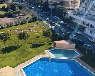 Escapada Romántica con Vistas al Mar Piscina - La Pineda - Pool